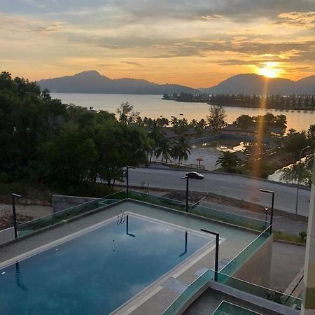 Marina Heights Seaview Resort 2 Лумут Екстер'єр фото